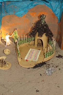 Schule am Bienwaldring zu Dhanak, Herstellung von Guckk&auml;sten