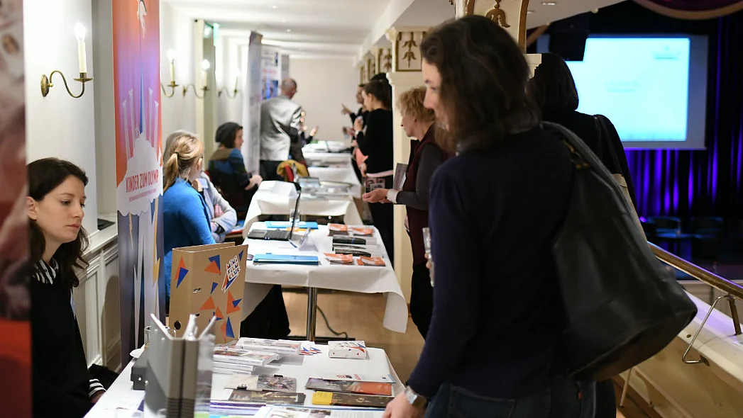 Bild von St&auml;nden auf der Projektb&ouml;rse 2016 mit Publikum