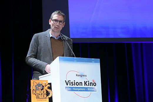 Michael Stumpf, Programmgesch&auml;ftsf&uuml;hrer des KiKA, am Rednerpult