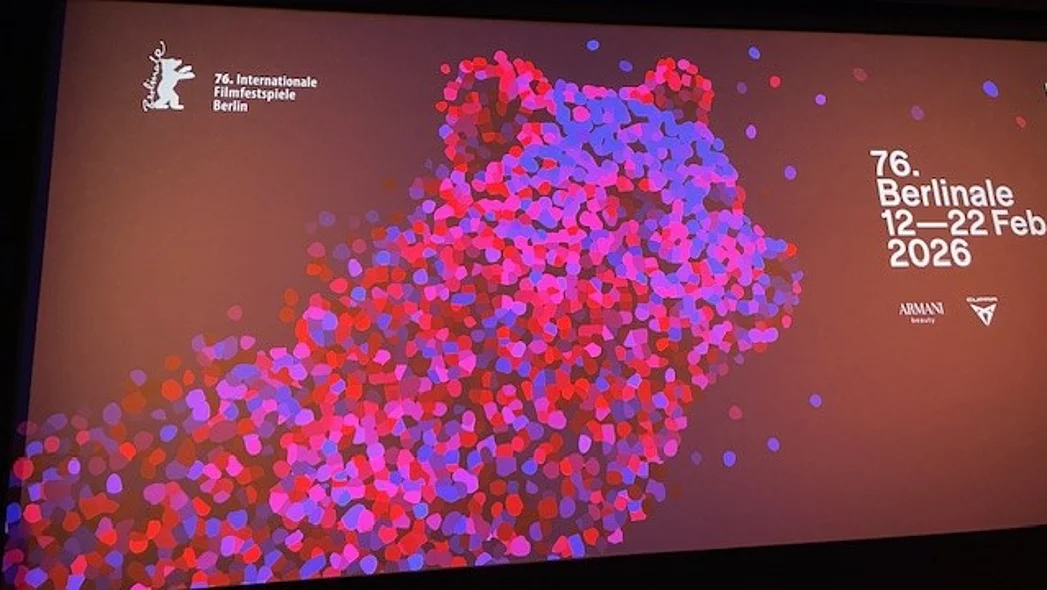 Kinoleinwand mit Berlinale B&auml;r 2026