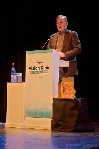 Rede des Ministerpr&auml;sidenten des Freistaats Th&uuml;ringen Bodo Ramelow am Rednerpult im Kaisersaal Erfurt