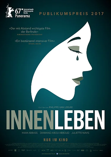 Ein Frauengesicht ist im Profil dargestellt, eine Träne läuft ihr über die Wange.