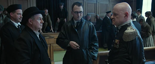 Peachum, Macheath und Brecht im Gerichtssaal