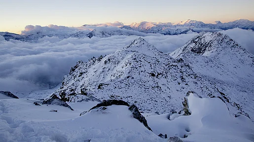 Szenebild: Schneebedeckte Berge von oben