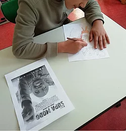 Malen der Hauptdarstellerin aus "Supa Modo"