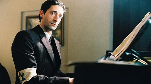 Der Pianist Wladyslaw Szpilman am Klavier. 