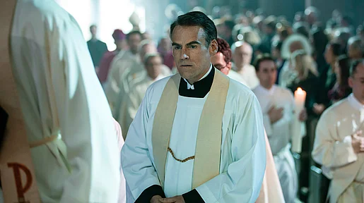 Jakob im Priestergewand bei einer Priesterweihe