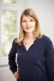 Portr&auml;t Stefanie Schl&uuml;ter