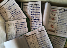 Ausgefüllte Arbeitsblätter mit dem Titel "Zusammenfassung - Mishou"