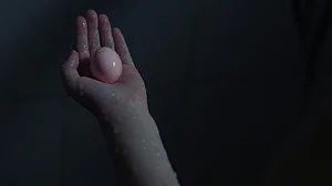 Ein H&uuml;hnerei in einer offenen Hand