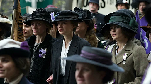 Szenenbild: Suffragette bei einer Demonstration