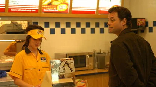 Szene an der Theke eines Schnellrestaurants