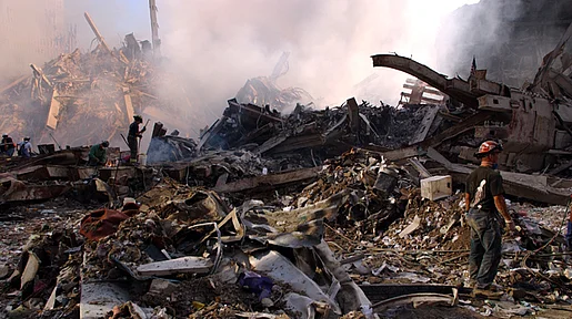 Szenenbild: Helfer auf dem Schutthaufen des World Trade Center