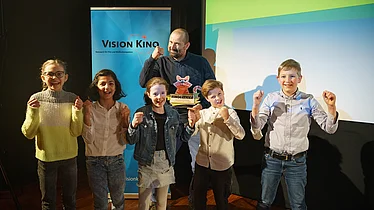  Preistr&auml;ger Winfried Oelsner und Kinderjury