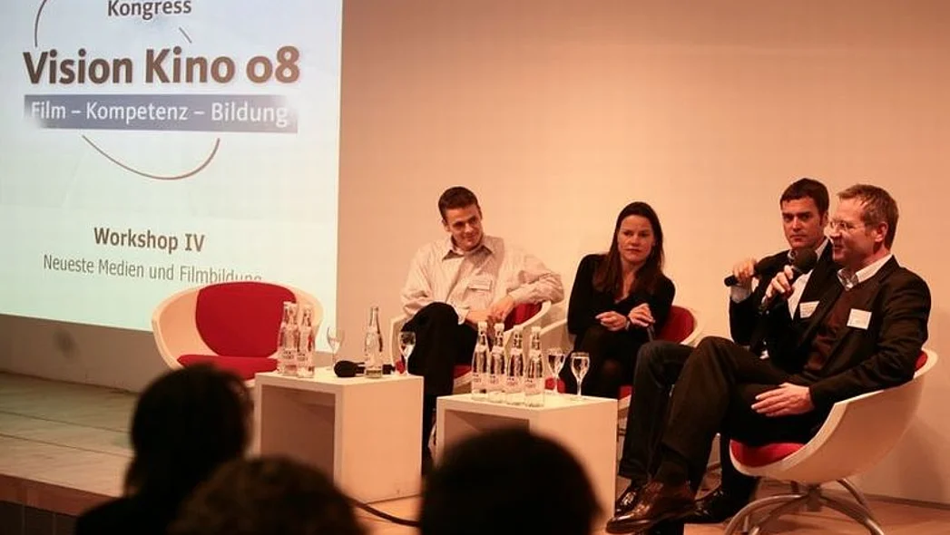 Teilnehmende eines Podiums