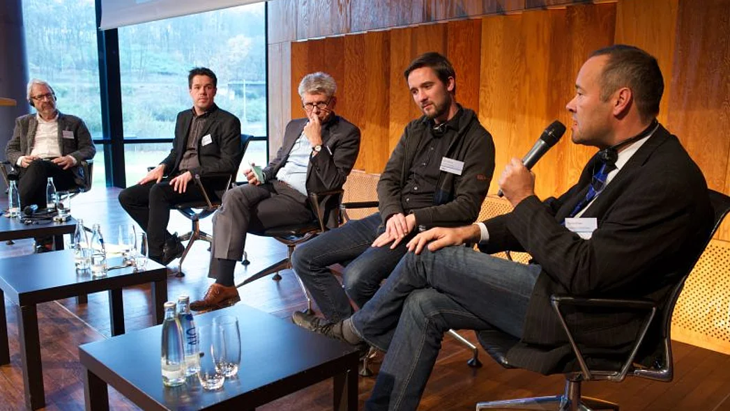 Die Teilnehmer eines Podpiums bei der Diskussion, am Mikrofon Thomas Kr&uuml;ger, Pr&auml;sident der Bundeszentrale f&uuml;r politische Bildung