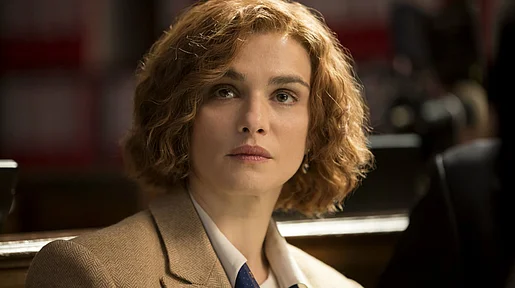 Szenenbild: Porträtaufnahme von Deborah Lipstadt (Rachel Weisz)
