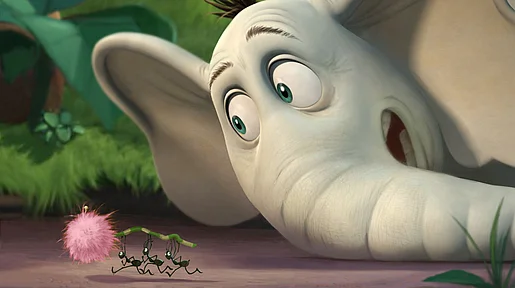 Der Elefant Horton sieht drei kleinen Ameisen zu, wie sie eine Blume wegtragen