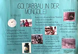 Blaues Plakat mit dem Titel "Goldabbau in der Mongolei", Bildern und Texten zum Thema 