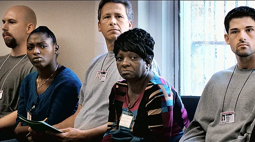 Szenenbild: Mitglieder einer Selbshilfegruppe in den USA