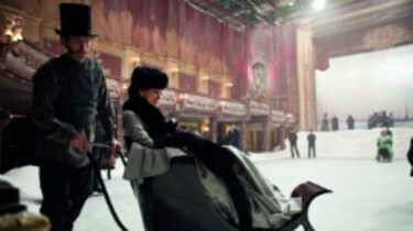 Szenenbild: Anna Karenina auf einem Tretschlitten