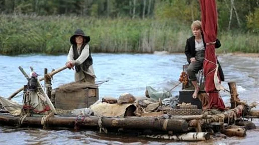 Szenenbild: Tom und Huck Finn auf einem Floß