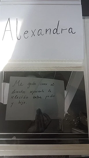 Seite eines Fotoalbums von Alexandra &uuml;ber Geschlechterungleichheit in spanischer Sprache